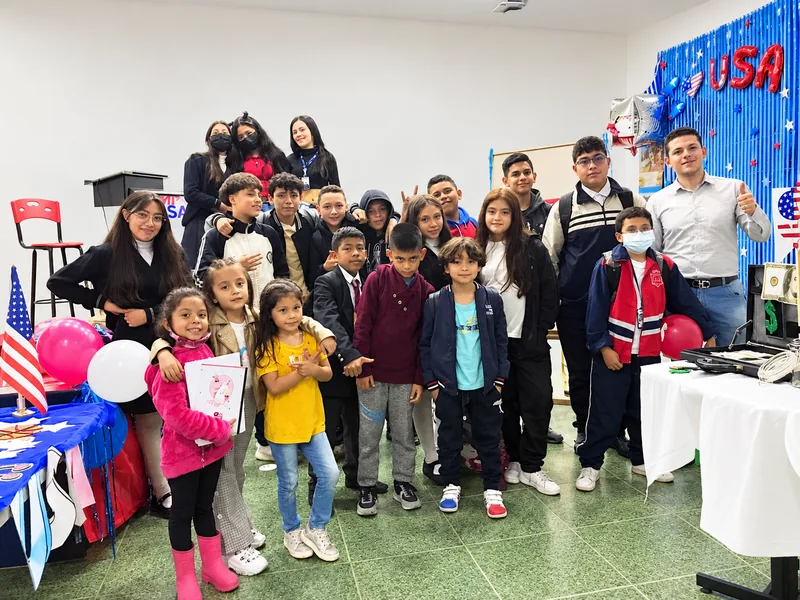Niños de Wonder School en la feria de Estados Unidos