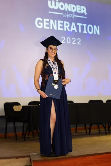 Graduada con toga